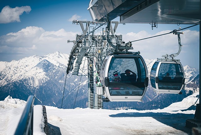 La funivia fino a Rosa Khutor, Sochi, Russia.